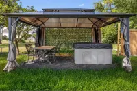 Beachfront Cottage with hot tub