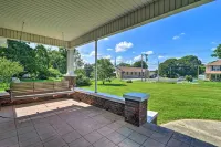 Glasgow Home w/ Porch: Close to Lake & Caves! - parking