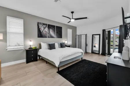 WOW! Luxury Punta Gorda waterfront home; HEATED POOL, golf community; WOW factor