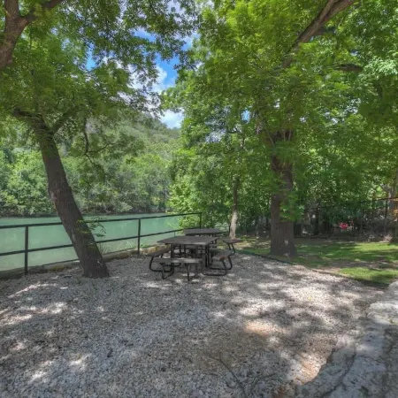 Let's Go Tubing! Awesome House-Next to River!