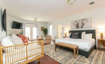 Spicewood Lodge w/Pool, HotTub