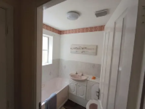 3ベッド ハウス - 5人宿泊可能 - ペット可 - 駐車場あり ユートクセターのホテル