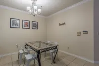 Pool Walk to Beach Sleeps Tons #C 2 Bedroom Condo by Redawning