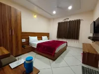 Maruti Group of Hotels - Shri Naman - 주차장