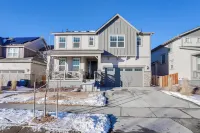 Spacious Commerce City Home: 16 Mi to Denver!