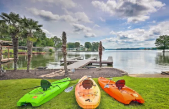 Waterfront Home ~ 4 Mi to Oaklawn Racing Casino!