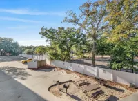 Hum-Dinger, pool, lazy river & 2 hot tubs, Family friendly, 200yards to beach!