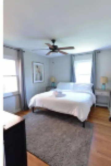 The Charleston  Hot Tub  Patio  King Bed  Fast WiFi  Near OSU, Victorian Village