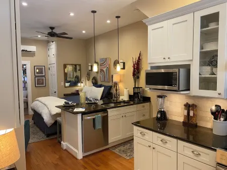 The Studio@ Eanes Drug Отели рядом с достопримечательностью «Университет Вирджиния Коммонуэлт»