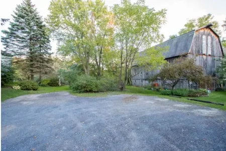 Charming Barn apt Skaneateles farm4 Отели в г. Спаффорд