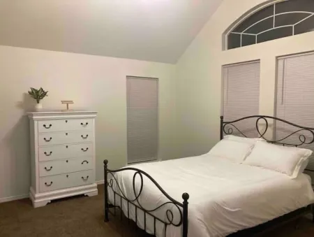 Cozy on Christie Отели рядом с достопримечательностью «Парк Вивиан Старк Мак-Каллум»