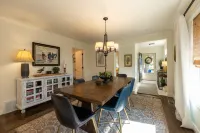 Private Patio and Cozy Living Space - Charming Tranquil Escape