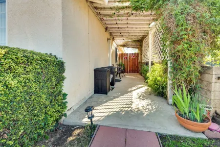 Cozy Simi Valley Studio < 10 Mi to Hiking & Golf Отели рядом с достопримечательностью «Президентсткая библиотека Рональда Рейгана»