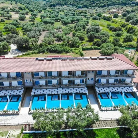 Royal Hotel and Suites