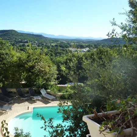Villa with private pool, views of the Ventoux
