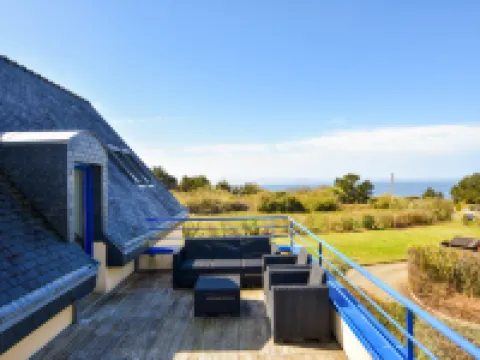 Seaside Villa with Pool in Moëlan