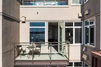 Luxury 2BR Condo in ONLY Waterfront Location Downtown-Steps to Pike Place Market Hotel a Pike Market District