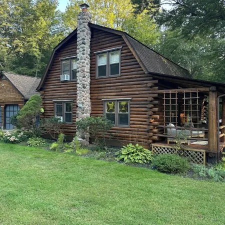 LOG  CABIN IN ZEN FOREST