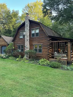 LOG  CABIN IN ZEN FOREST