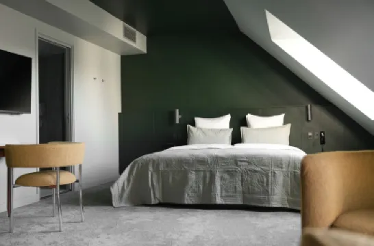 Hotel Hans Hotels near Cisterns in Søndermarken