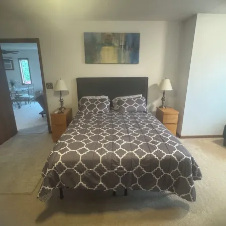 Spacious 1 Br Apartment Located above a Boutique. Centrally Located Downtown.