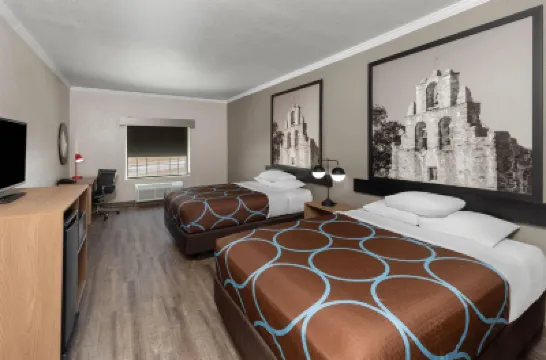 Super 8 by Wyndham San Antonio/Alamodome Area ミッション・トレイル周辺のホテル