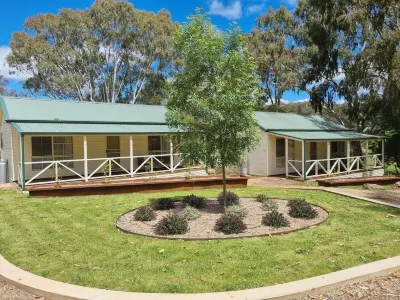 Golden Heritage Accommodation Hotels near Pennyweight Winery