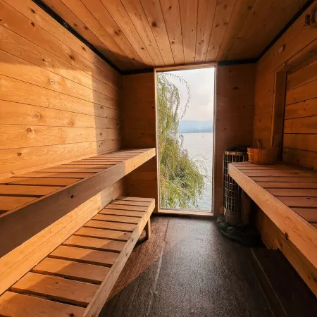 Private Lakefront Beach House off Naramata Bench