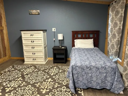 Beautiful 2 Bedroom Cabin with a Lake View. Pets Welcome