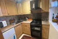 Apartment - Sleeps 4 - Parking - Balcony - Garden