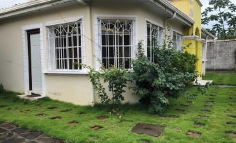 4 Bed House-Sleeps 8-Pet Friendly-Private Garden