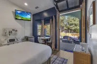 Spacious Studio, Large Deck w/ Firepit, couch and seating; Huge shower