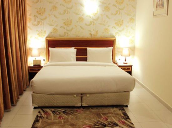 Montreal Naif Hotel