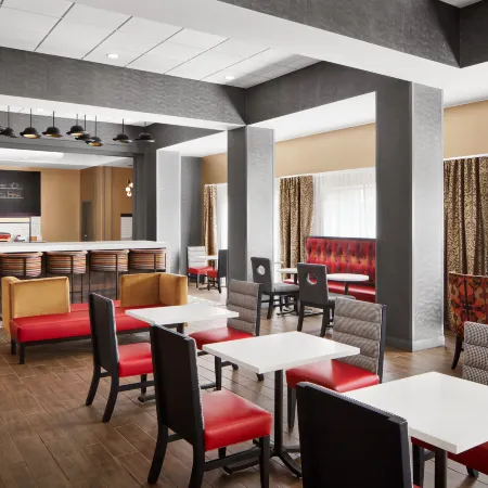 Hampton Inn & Suites Charlotte Steele Creek Отели в г. Стил Крик