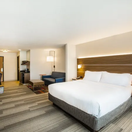 Holiday Inn Express & Suites BELLEVUE (OMAHA AREA) by IHG