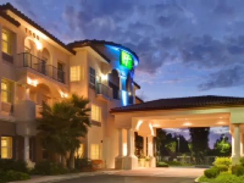 Holiday Inn Express & Suites CORONA by IHG Hotels in Corona