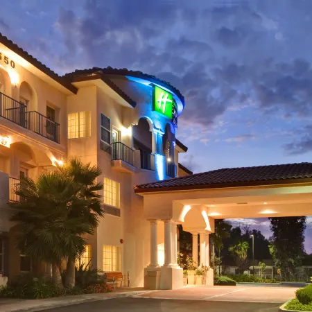 Holiday Inn Express & Suites CORONA by IHG