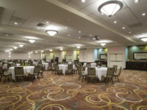 Holiday Inn & Suites BLOOMINGTON-AIRPORT by IHG Hotels in Bloomington
