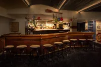 The William Fell Baltimore, Tapestry Collection by Hilton - bar