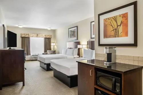 Ramada by Wyndham Lac la Biche - Motels
