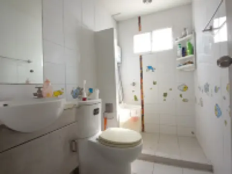 Spacious Entire House with shared Fitness Room and Shared Indoor Pool in club โรงแรมในอำเภอเมืองปทุมธานี