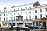 프리미어 인 레밍턴 스파 타운 센터