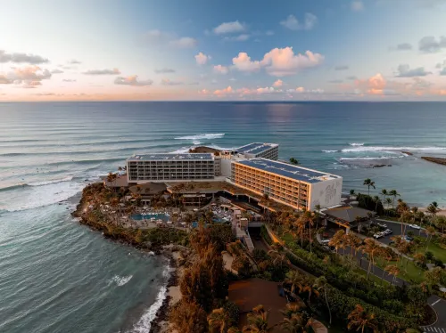 Aloha Surf Condo - Private Deck - Pool - E-Bikes