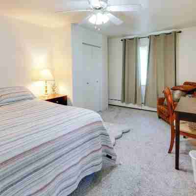3 Mi to Pioneer Park and University Spacious Home! Rooms