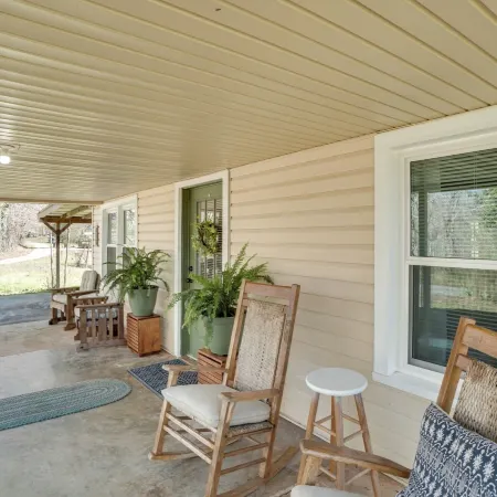 Wine Country Retreat w/ Fire Pit + Sunroom!