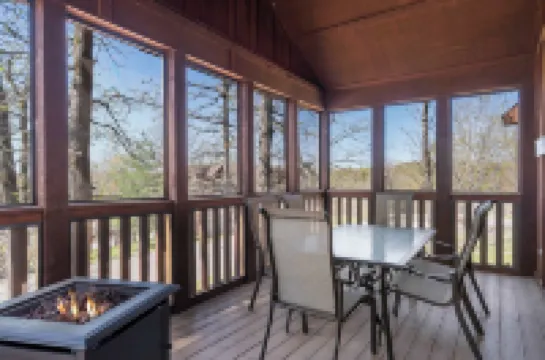 Fox Hollow Family Lodge