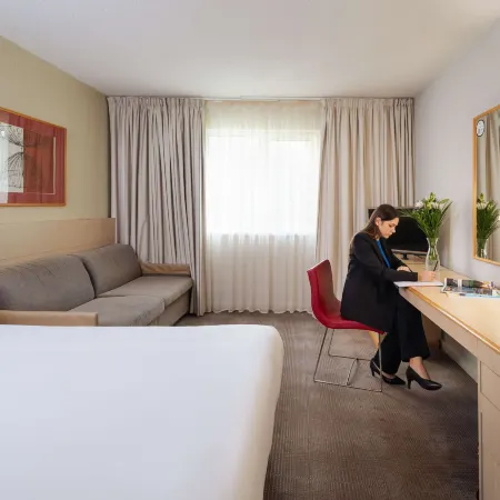 Novotel Milton Keynes Отели рядом с достопримечательностью «Парк Блетчли»