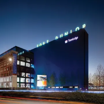 Travelodge Birmingham Fort Dunlop Отели рядом с достопримечательностью «Развлекательный центр Star City»