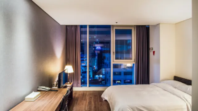 新村中央布朗套房酒店 新村/弘大酒店