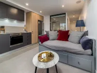 Modern 1-Bed Apartment With Pool And Sauna Hotéis em Braddon